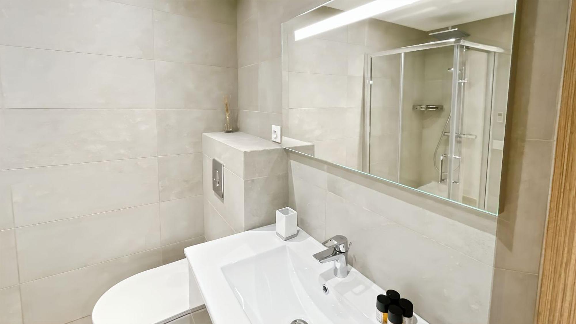 Lhelvetia - 3 Bedrooms - 3 Bathrooms - Near Croisette Apartment