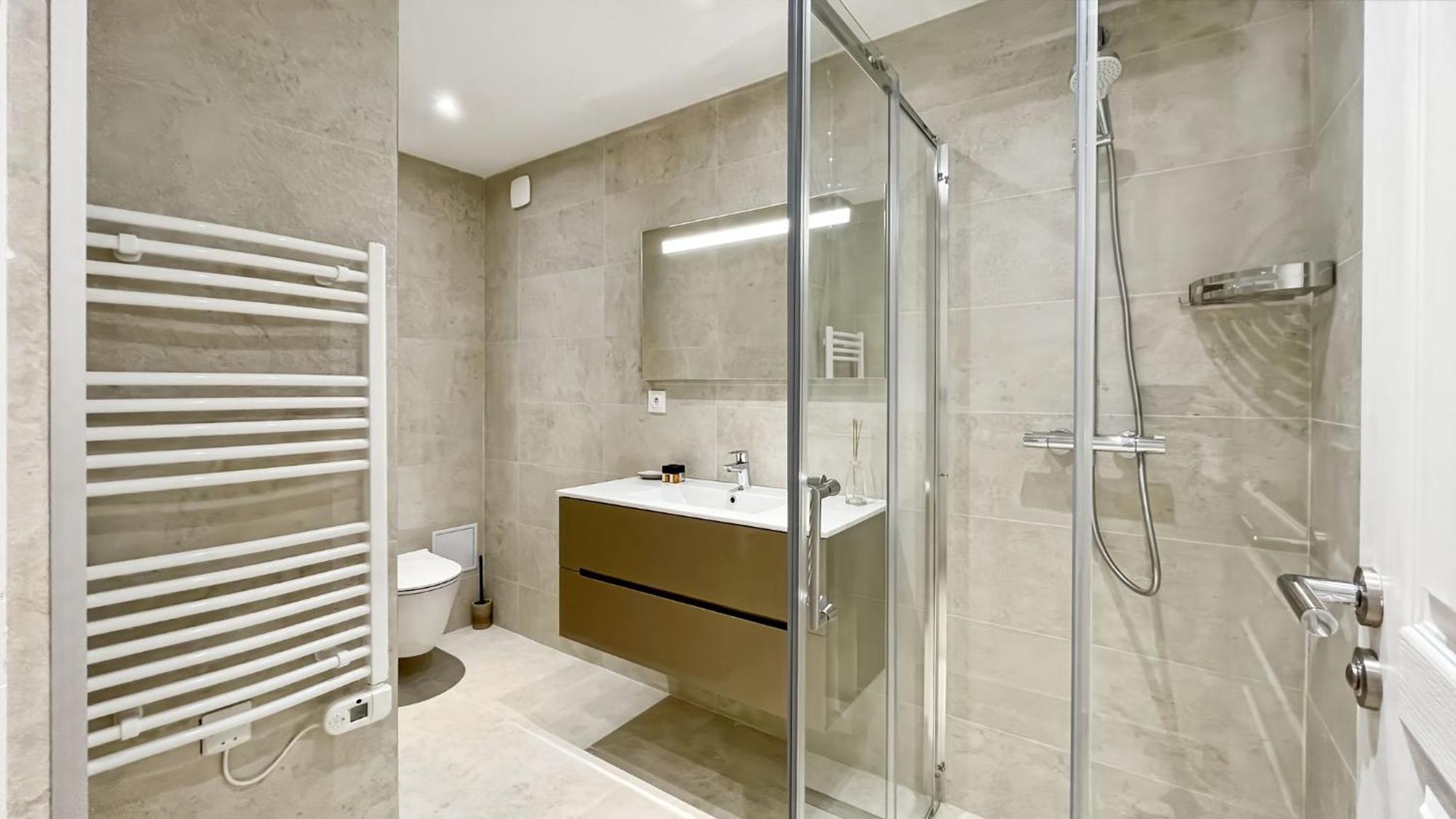 Apartment Lhelvetia - 3 Bedrooms - 3 Bathrooms - Near Croisette